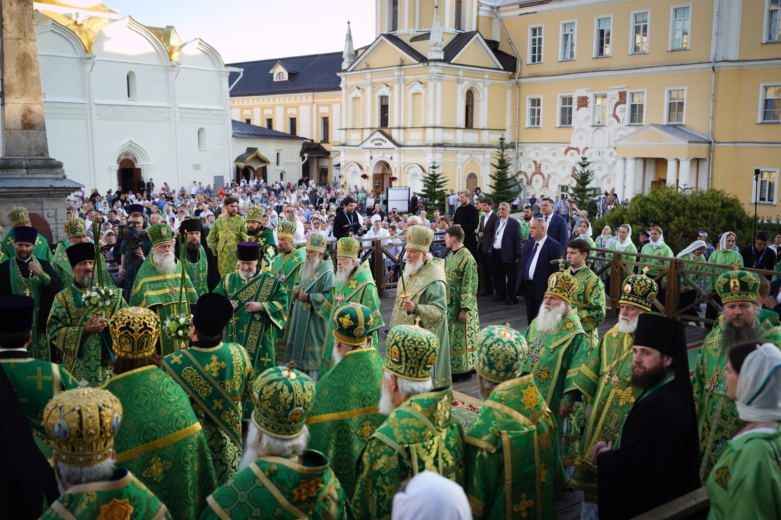 Сергиева Лавра служба